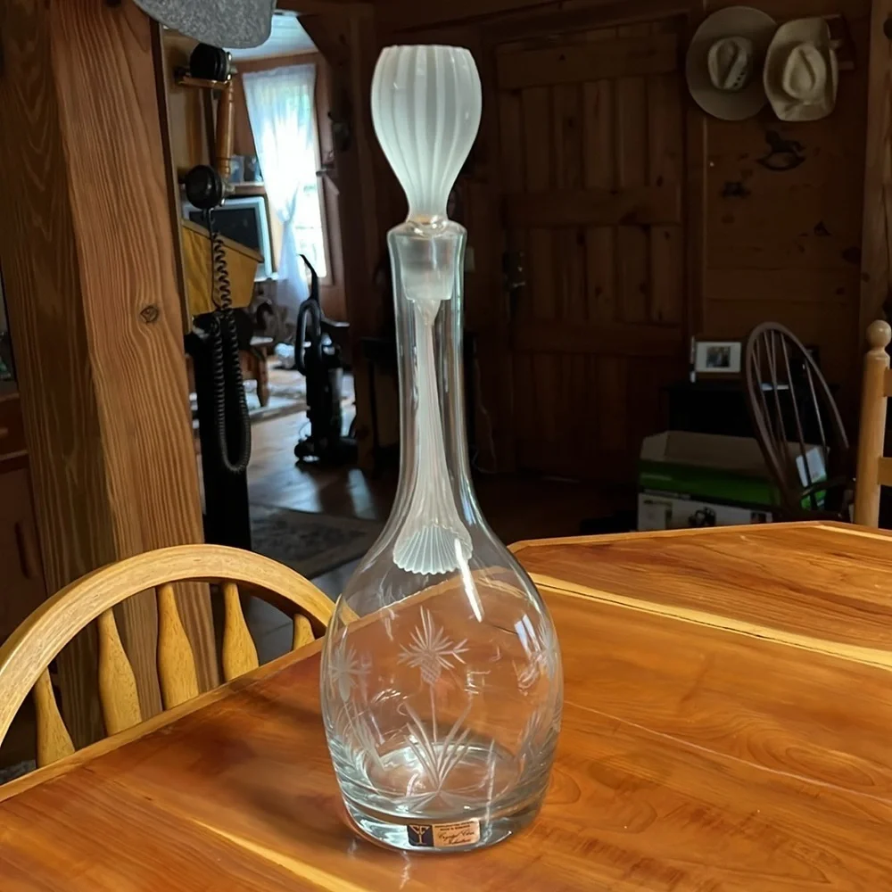 Crystal Clear Industries Etched Pineapple Decanter with Frosted Handle. Romania